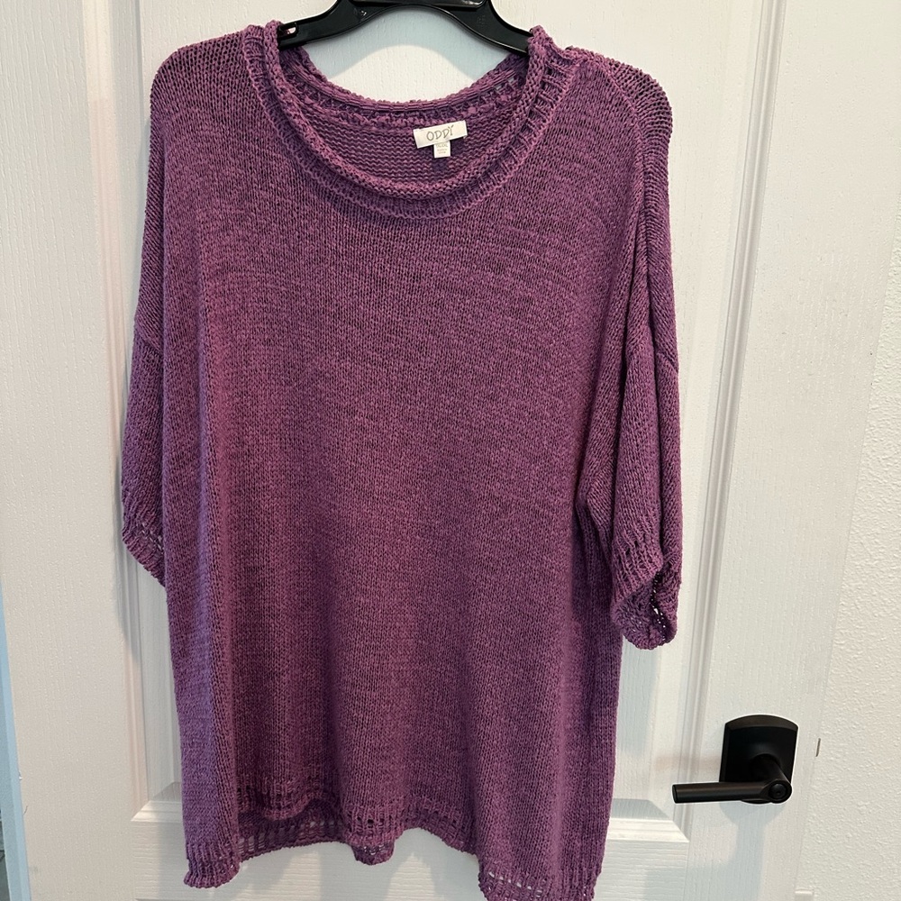 Short sleeve sweater